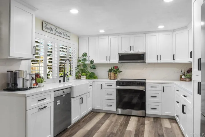 8968 Ridgeton Lane, Lakeside, California 92040