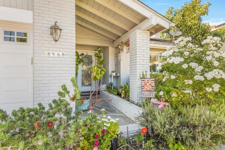 8968 Ridgeton Lane, Lakeside, California 92040