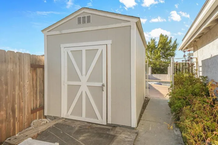 8968 Ridgeton Lane, Lakeside, California 92040