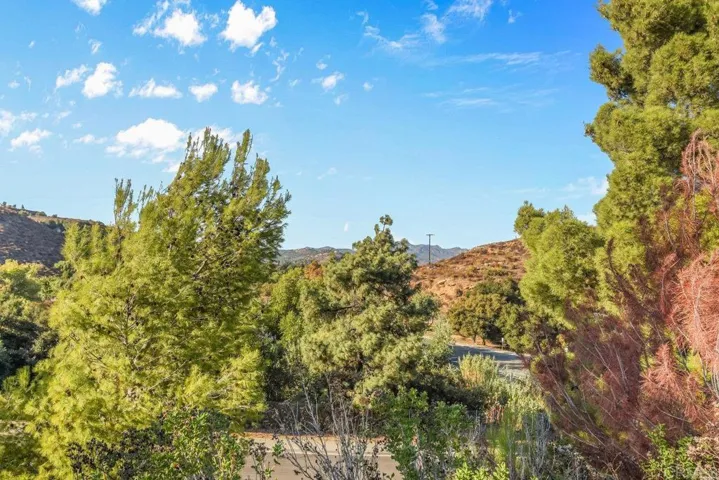 8968 Ridgeton Lane, Lakeside, California 92040