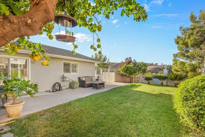 8968 Ridgeton Lane, Lakeside, California 92040