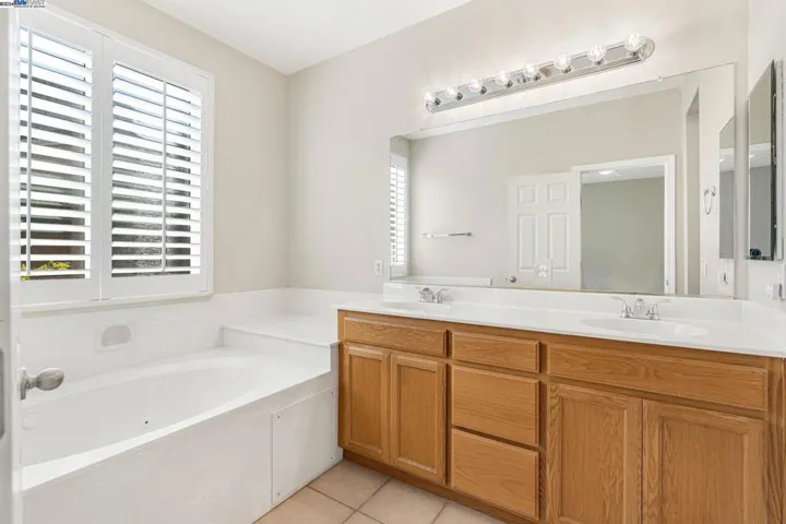 814 Donovan Street, Manteca, California 95337