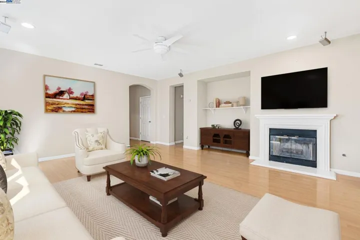 814 Donovan Street, Manteca, California 95337