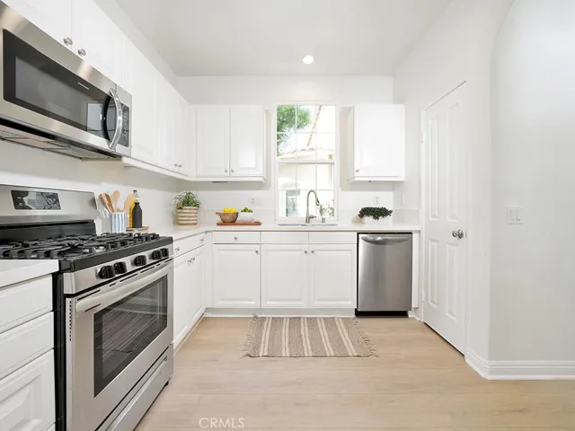 87 Alevera Street, Irvine, California 92618