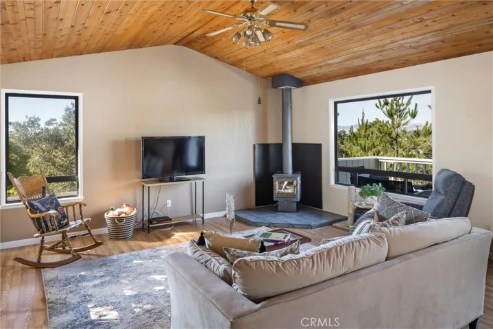 Side view of living room.