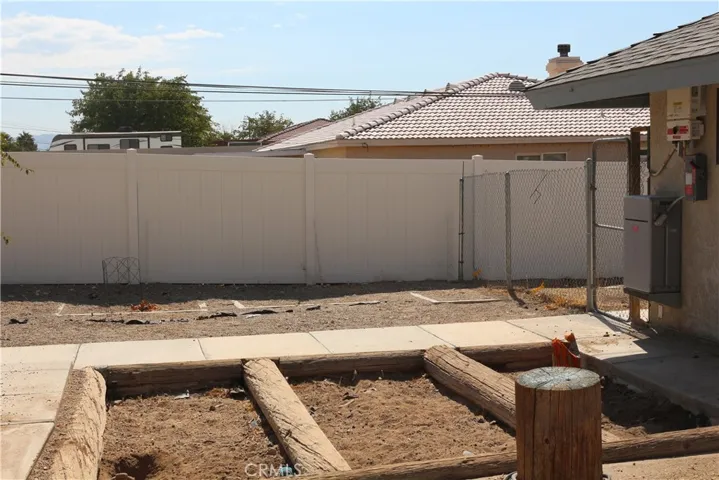 15197 Pirinda Road, Apple Valley, California 92307
