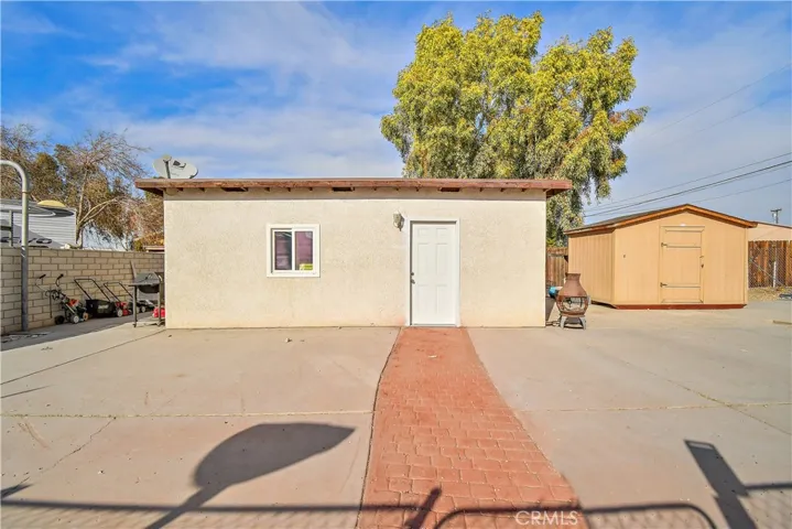15197 Pirinda Road, Apple Valley, California 92307