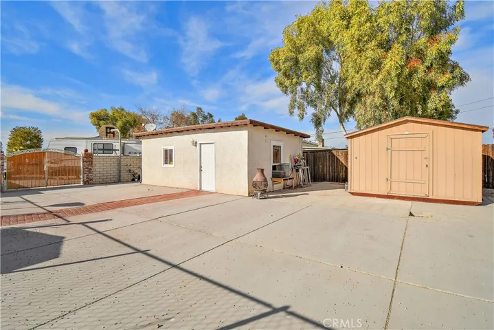 15197 Pirinda Road, Apple Valley, California 92307