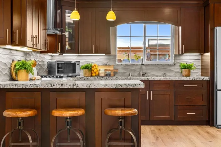 784 8th Avenue, Redwood City, California 94063