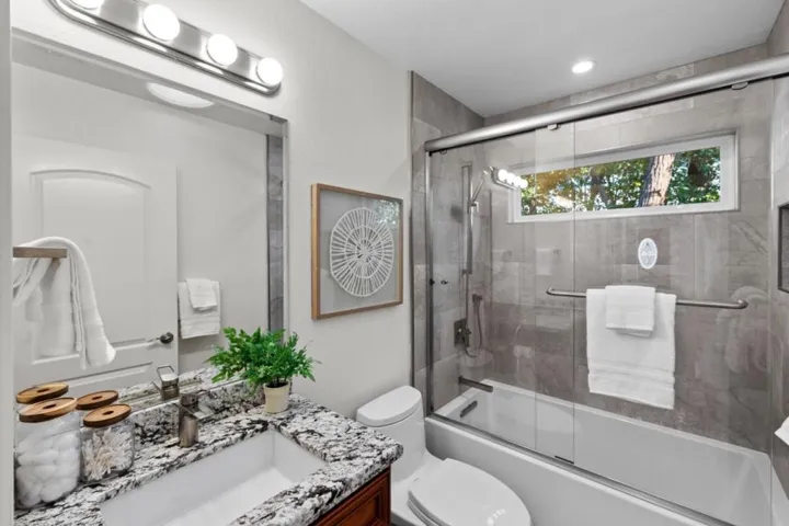 784 8th Avenue, Redwood City, California 94063