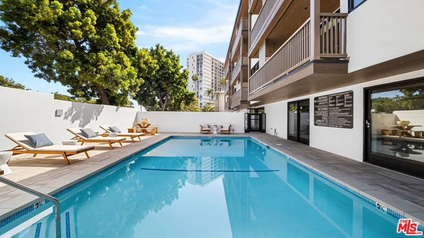 153 San Vicente Boulevard 3a, Santa Monica, California 90402