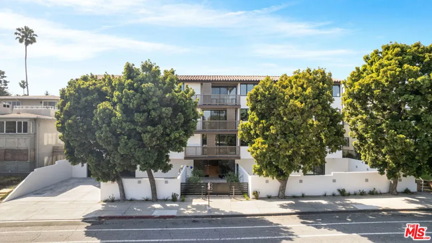 153 San Vicente Boulevard 3a, Santa Monica, California 90402