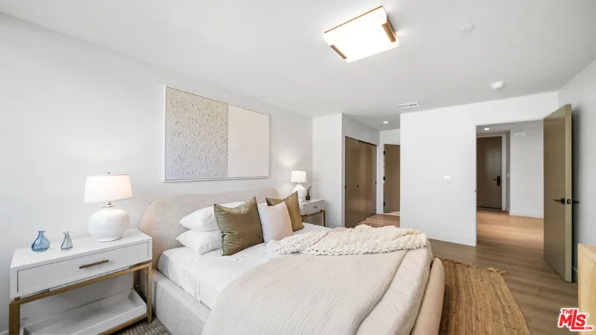 153 San Vicente Boulevard 3a, Santa Monica, California 90402