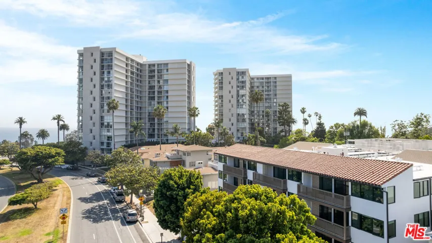 153 San Vicente Boulevard 3a, Santa Monica, California 90402