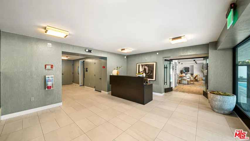 153 San Vicente Boulevard 3a, Santa Monica, California 90402