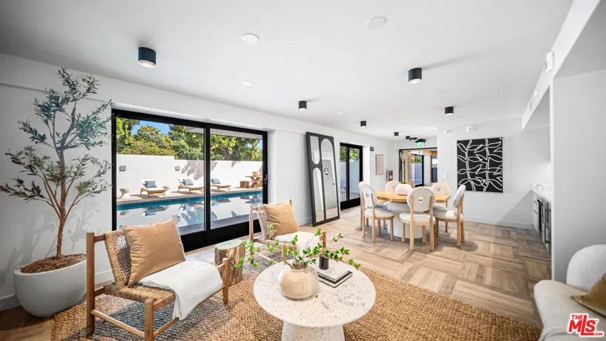 153 San Vicente Boulevard 3a, Santa Monica, California 90402
