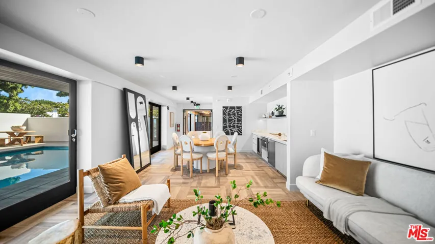 153 San Vicente Boulevard 3a, Santa Monica, California 90402