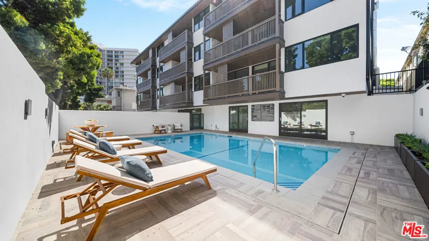 153 San Vicente Boulevard 3a, Santa Monica, California 90402