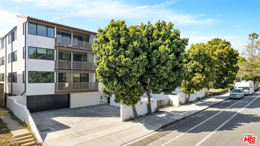 153 San Vicente Boulevard 3a, Santa Monica, California 90402
