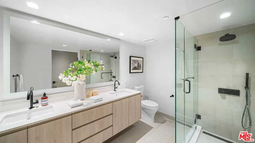 153 San Vicente Boulevard 3a, Santa Monica, California 90402