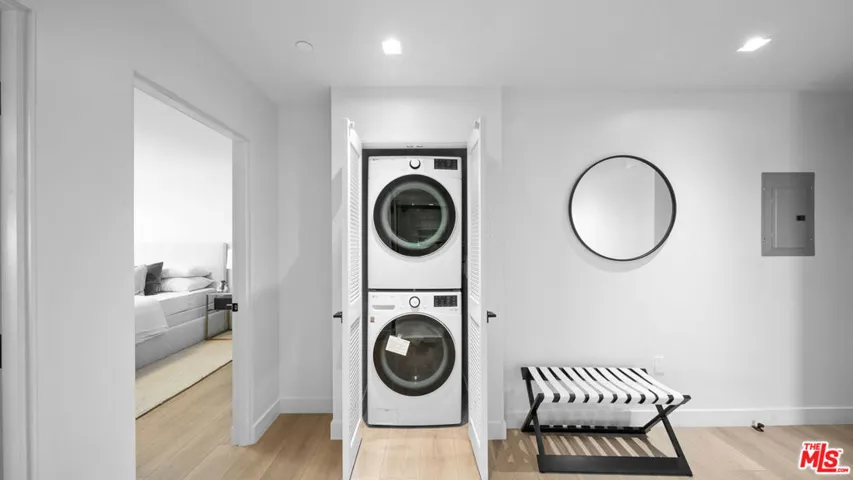 153 San Vicente Boulevard 3a, Santa Monica, California 90402