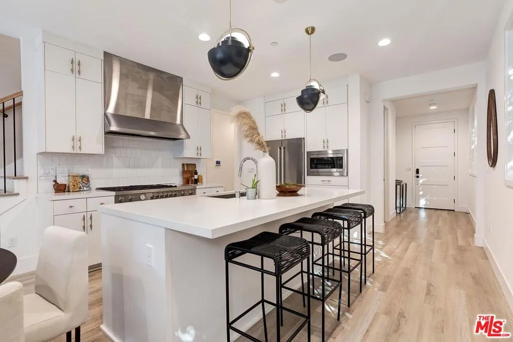 1467 Cardiff Avenue, Los Angeles, California 90035 home-pic-8