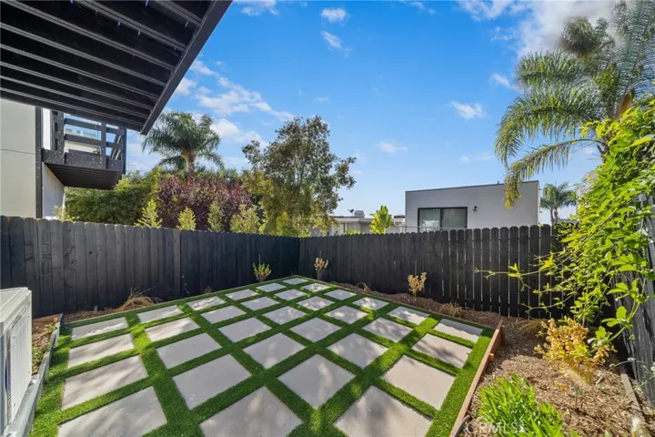 875 Santa Ana Street, Laguna Beach, California 92651