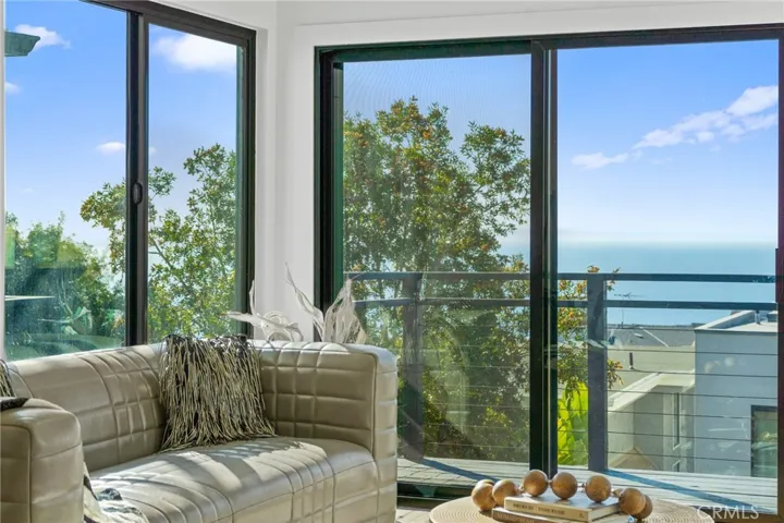 875 Santa Ana Street, Laguna Beach, California 92651