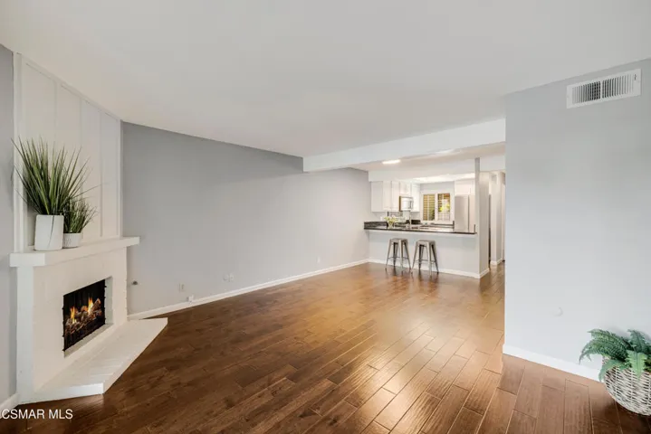 21555 Burbank Blvd #60-12