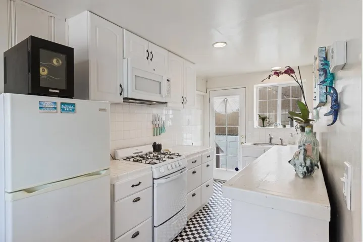 779 Mermaid Avenue, Pacific Grove, California 93950
