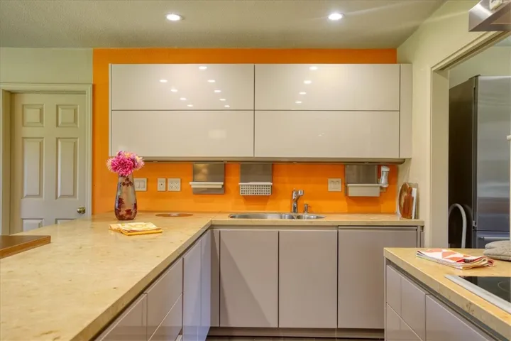 Seimatic modern cabinets