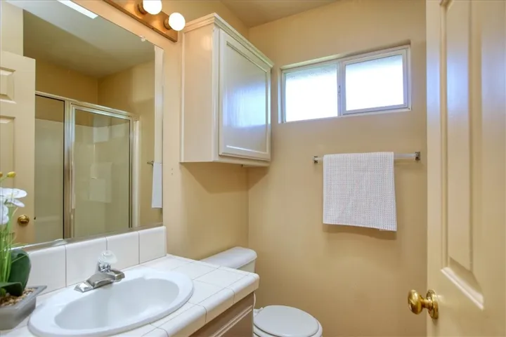 Guest Bathroom near enrty