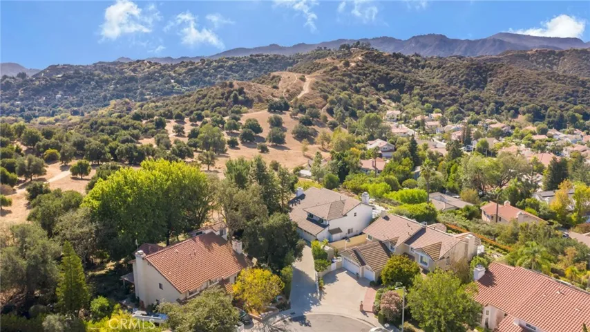 22100 Dardenne Street, Calabasas, California 91302