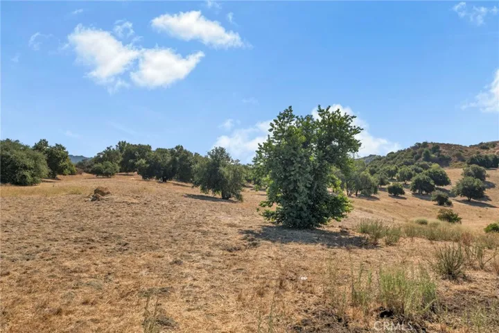 22100 Dardenne Street, Calabasas, California 91302