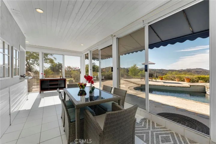 22100 Dardenne Street, Calabasas, California 91302
