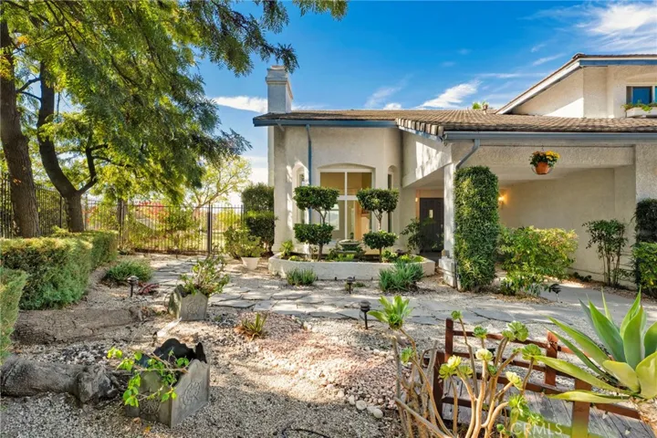 22100 Dardenne Street, Calabasas, California 91302
