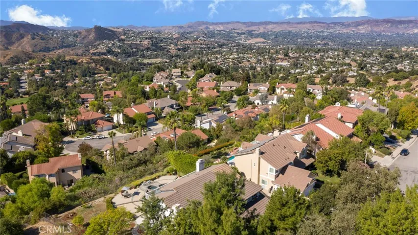 22100 Dardenne Street, Calabasas, California 91302