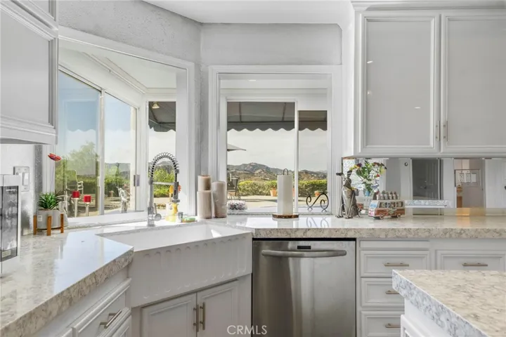 22100 Dardenne Street, Calabasas, California 91302