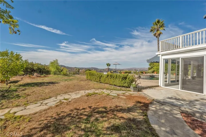 22100 Dardenne Street, Calabasas, California 91302