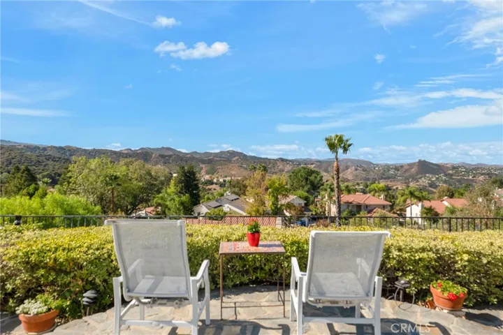 22100 Dardenne Street, Calabasas, California 91302