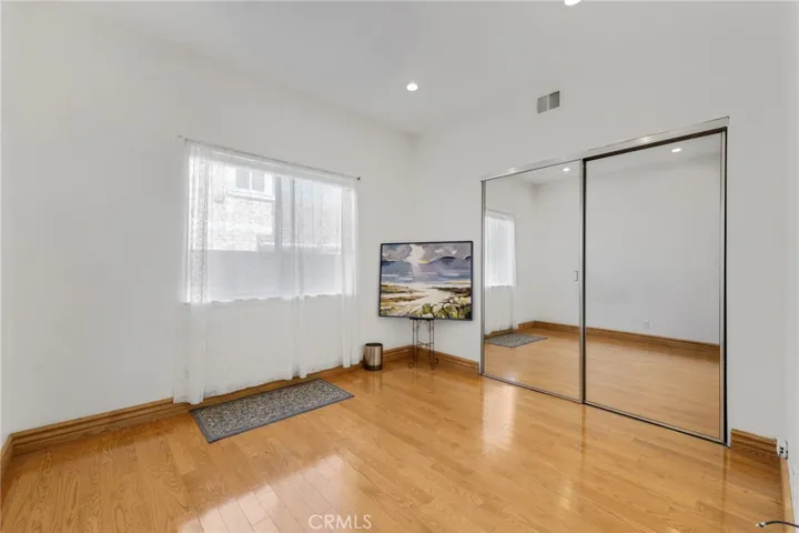 22100 Dardenne Street, Calabasas, California 91302