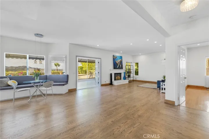 22100 Dardenne Street, Calabasas, California 91302