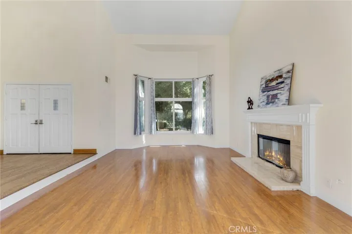 22100 Dardenne Street, Calabasas, California 91302