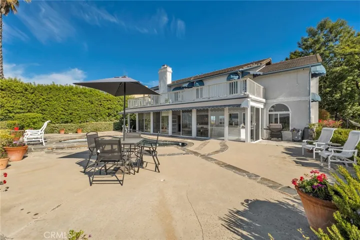 22100 Dardenne Street, Calabasas, California 91302