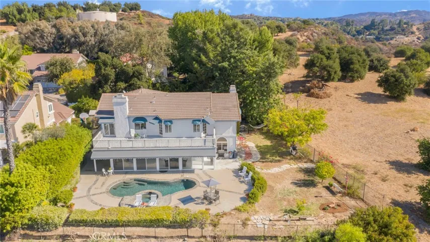 22100 Dardenne Street, Calabasas, California 91302