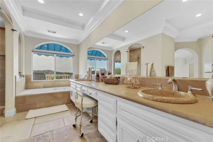 22100 Dardenne Street, Calabasas, California 91302