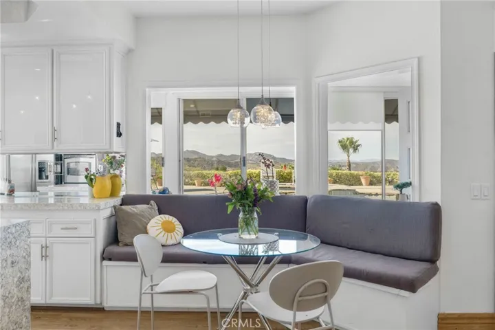 22100 Dardenne Street, Calabasas, California 91302