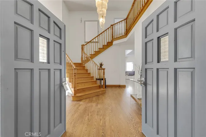 22100 Dardenne Street, Calabasas, California 91302