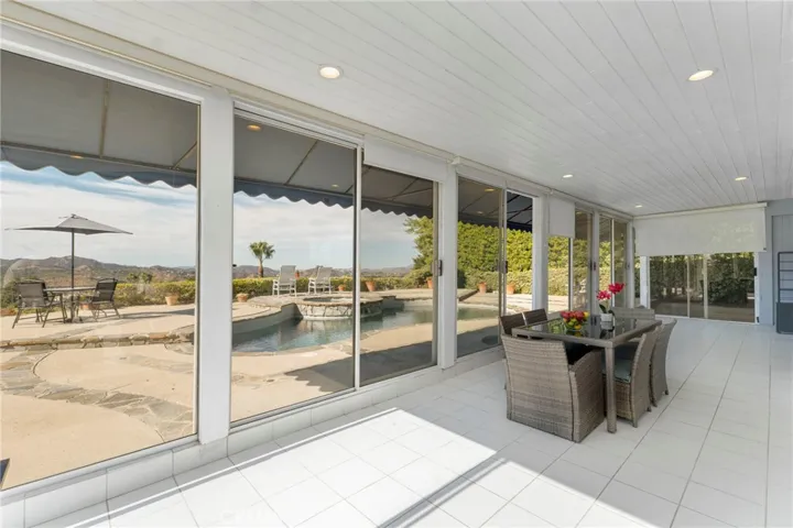 22100 Dardenne Street, Calabasas, California 91302