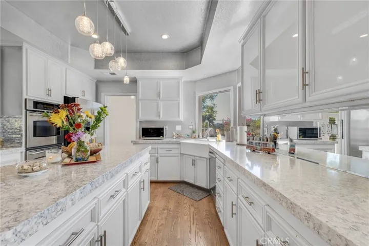 22100 Dardenne Street, Calabasas, California 91302